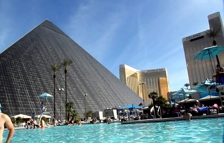 4 Best Hotels in Vegas for Couples
